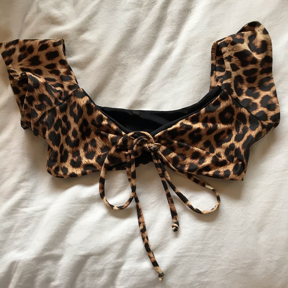 And Saunter Léopard Off thé Shoulder Bikini Top